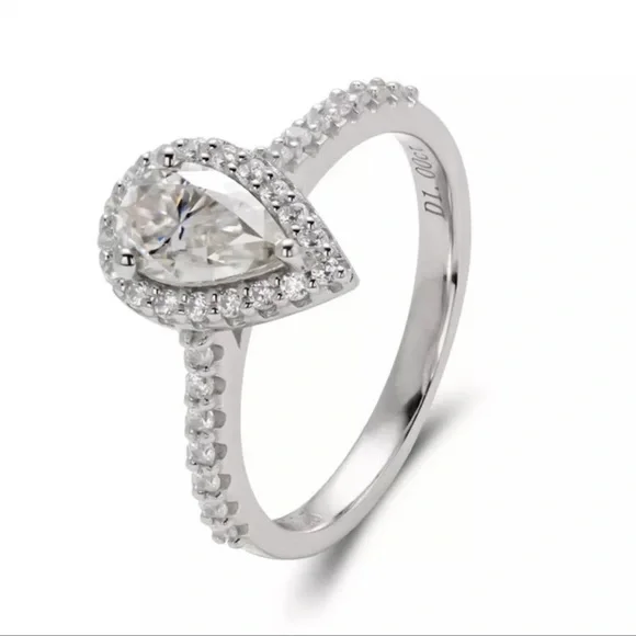 Pear cut Moissanite Halo Ring 1.5ct